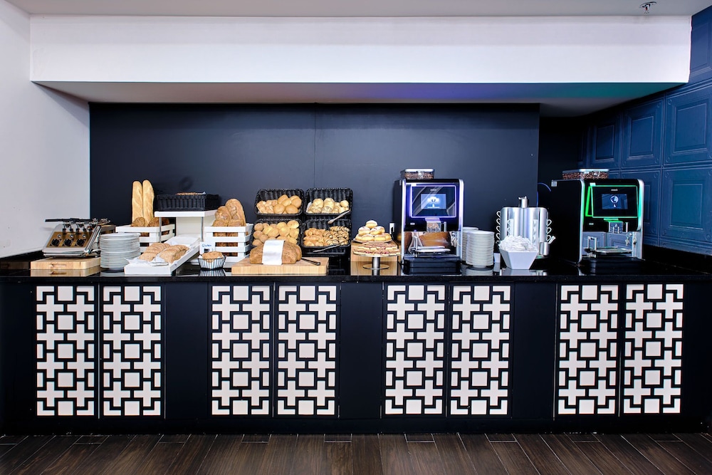 Grand Hotel Slavia — Restaurant & bars in Baška Voda, Split-Dalmatia