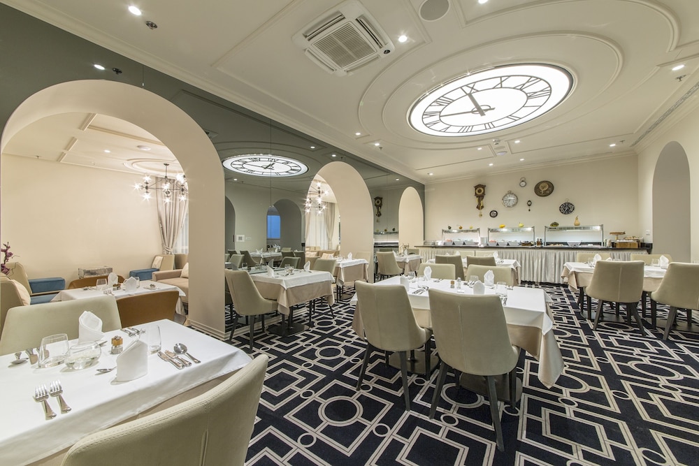 Grand Hotel Slavia — Restaurant & bars in Baška Voda, Split-Dalmatia
