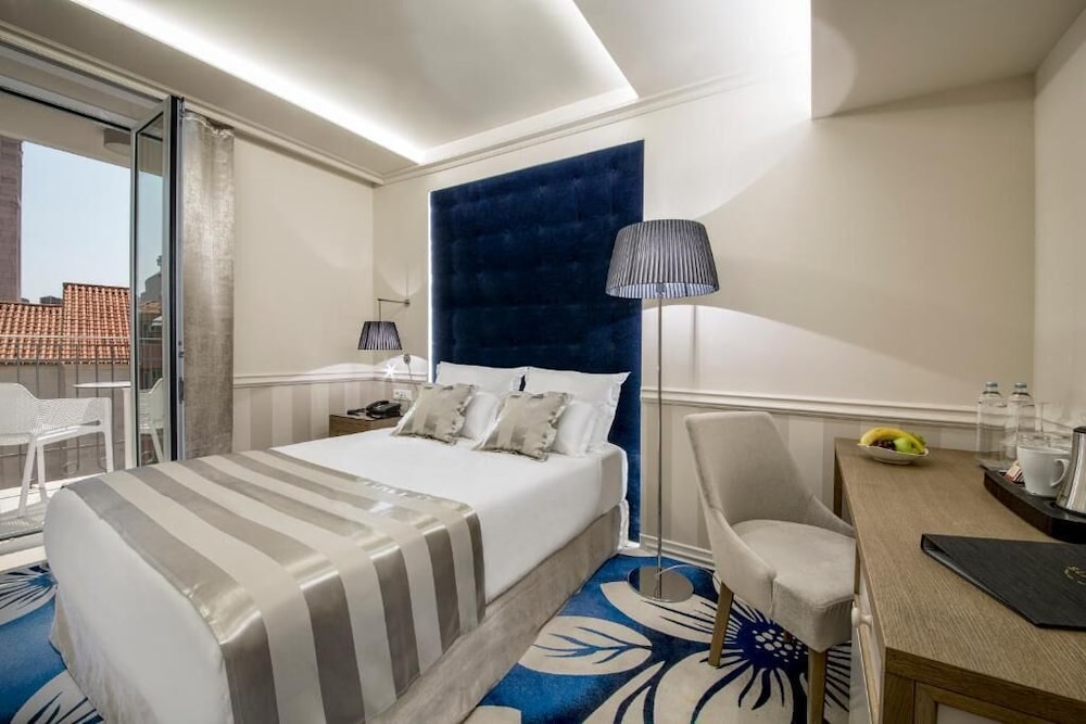 Grand Hotel Slavia — Hotel rooms in Baška Voda, Split-Dalmatia
