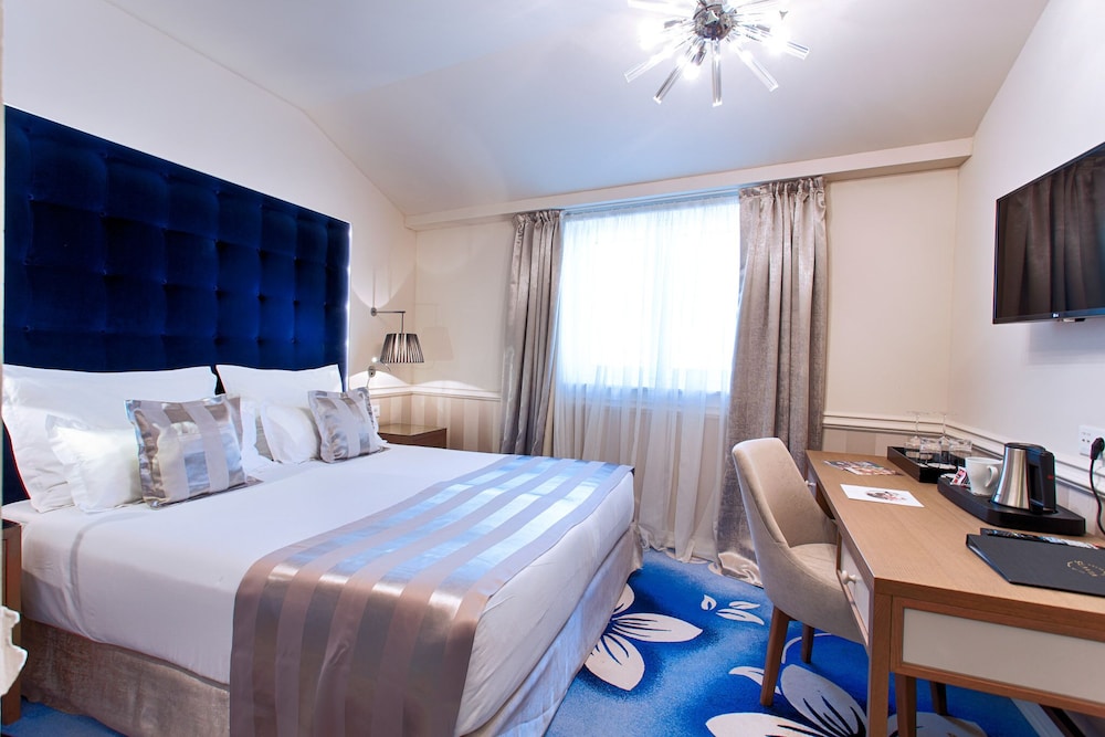Grand Hotel Slavia — Hotel rooms in Baška Voda, Split-Dalmatia