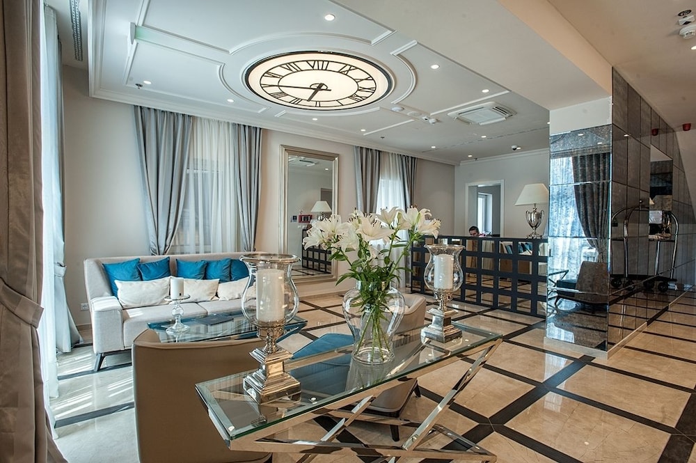 Grand Hotel Slavia — Hotel building in Baška Voda, Split-Dalmatia