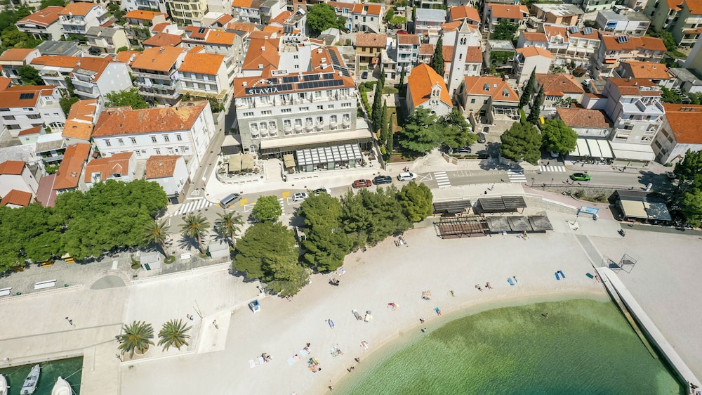 Grand Hotel Slavia — Beach in Baška Voda, Split-Dalmatia