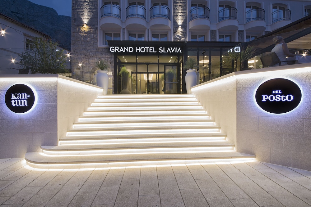 Grand Hotel Slavia — Hotel building in Baška Voda, Split-Dalmatia