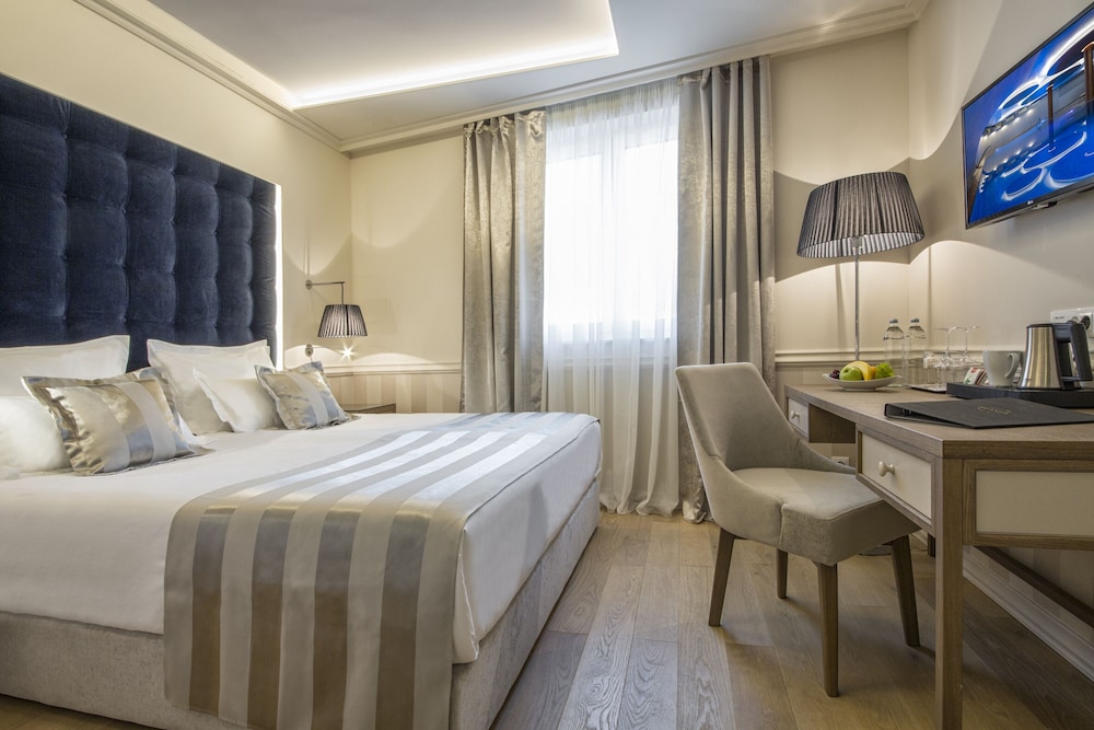 Grand Hotel Slavia — Hotel rooms in Baška Voda, Split-Dalmatia