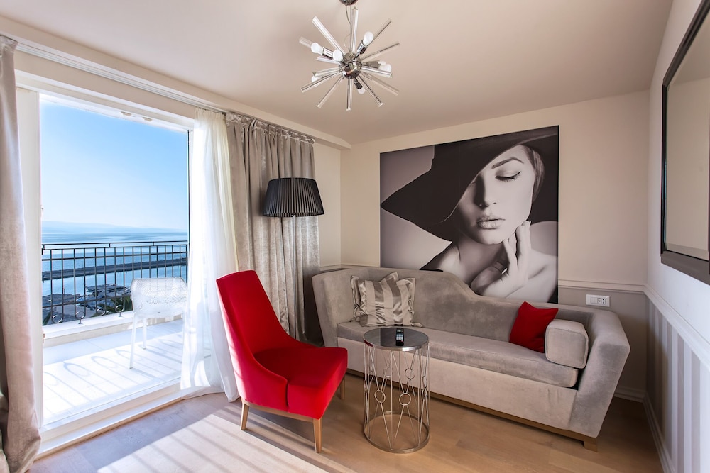 Grand Hotel Slavia — Hotel rooms in Baška Voda, Split-Dalmatia