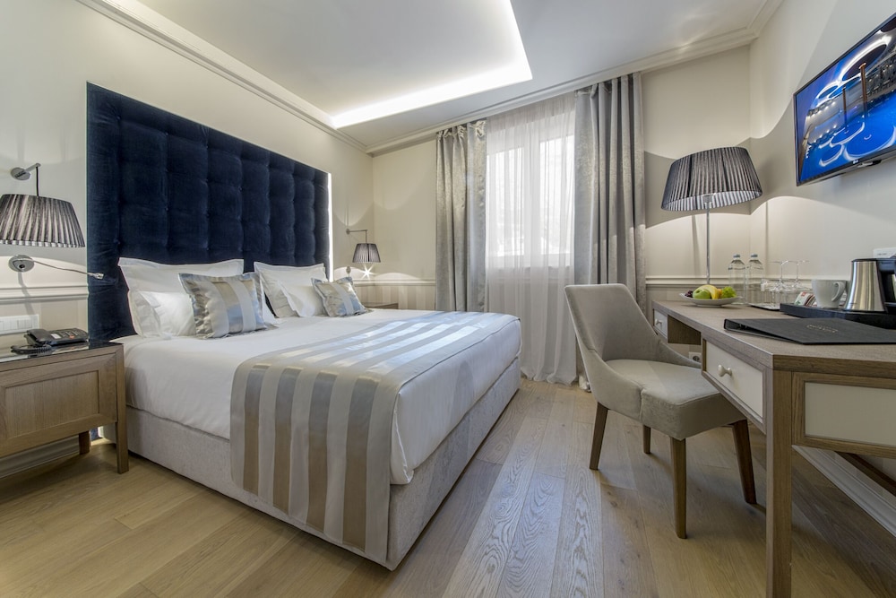 Grand Hotel Slavia — Hotel rooms in Baška Voda, Split-Dalmatia