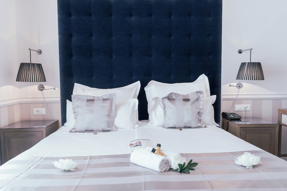Grand Hotel Slavia — Hotel rooms in Baška Voda, Split-Dalmatia