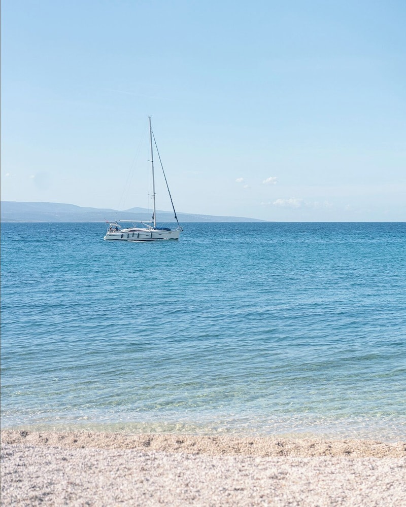 Grand Hotel Slavia — Beach in Baška Voda, Split-Dalmatia