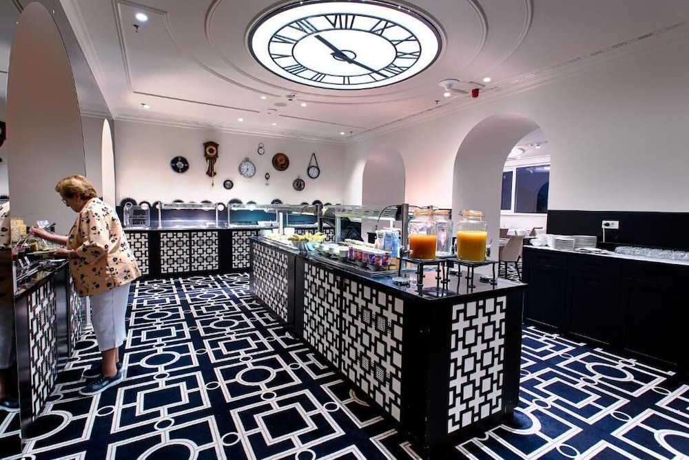 Grand Hotel Slavia — Restaurant & bars in Baška Voda, Split-Dalmatia