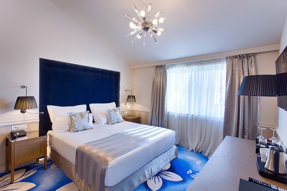 Grand Hotel Slavia — Hotel rooms in Baška Voda, Split-Dalmatia
