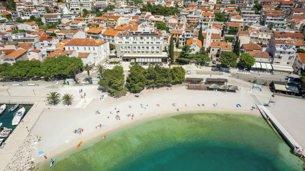 Grand Hotel Slavia — Beach in Baška Voda, Split-Dalmatia