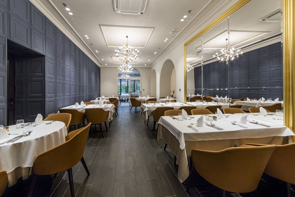 Grand Hotel Slavia — Restaurant & bars in Baška Voda, Split-Dalmatia