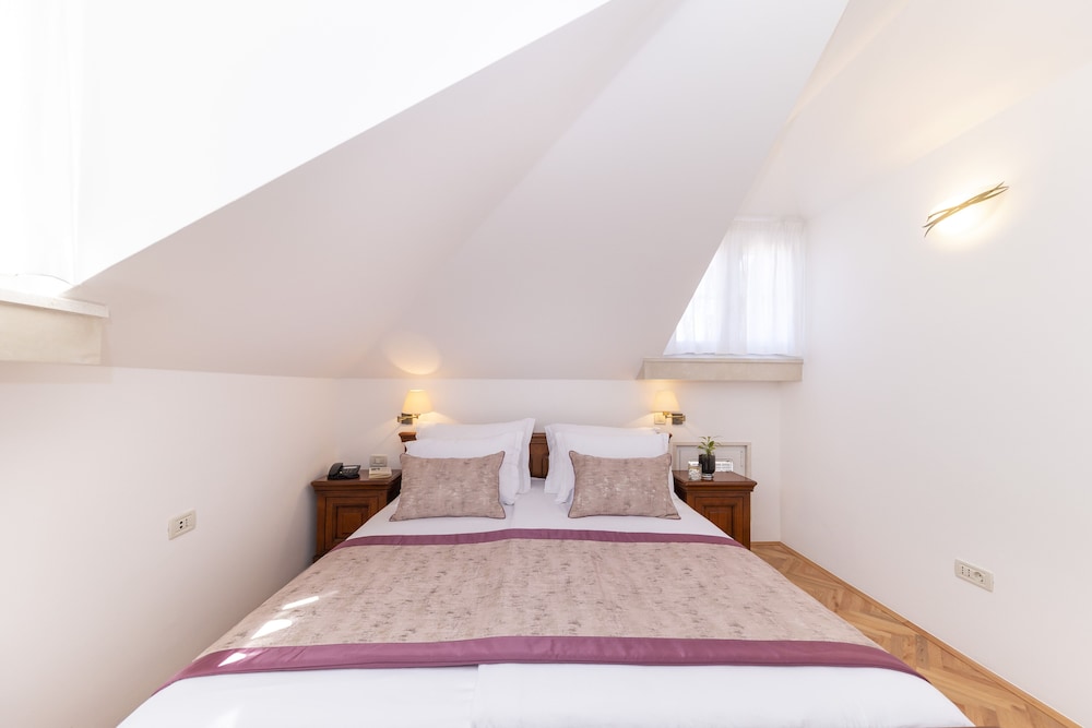 Heritage Hotel Tisno — Hotel rooms in Tisno, Šibenik-Knin