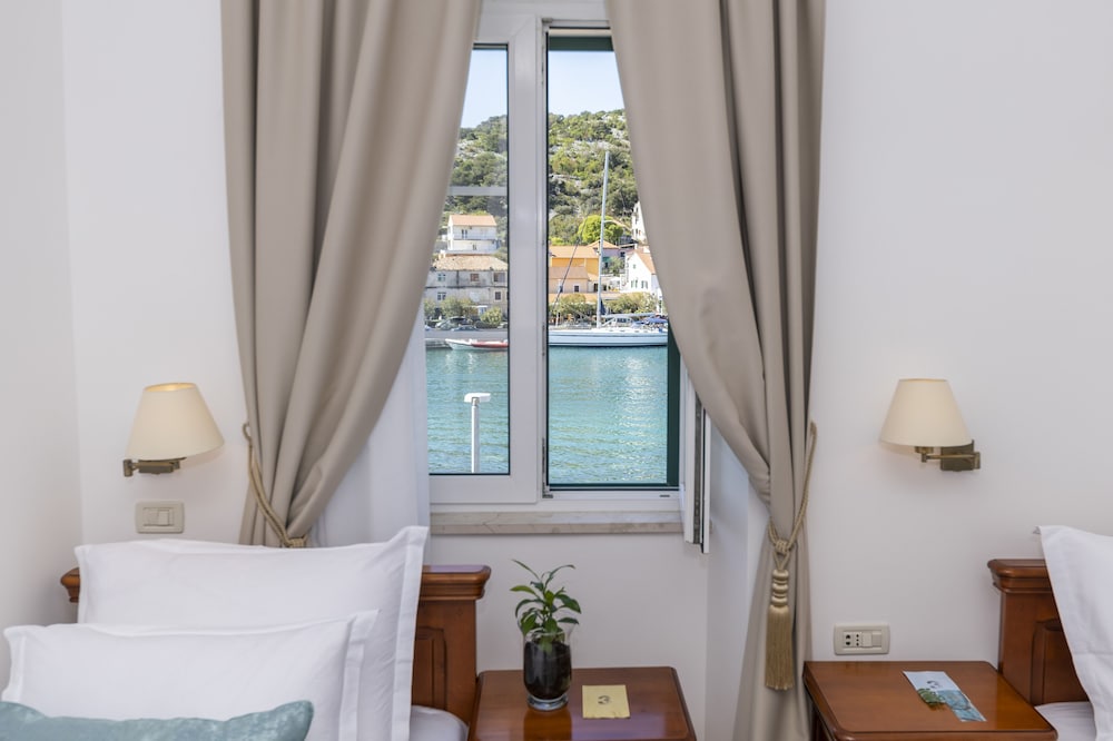 Heritage Hotel Tisno — Hotel rooms in Tisno, Šibenik-Knin