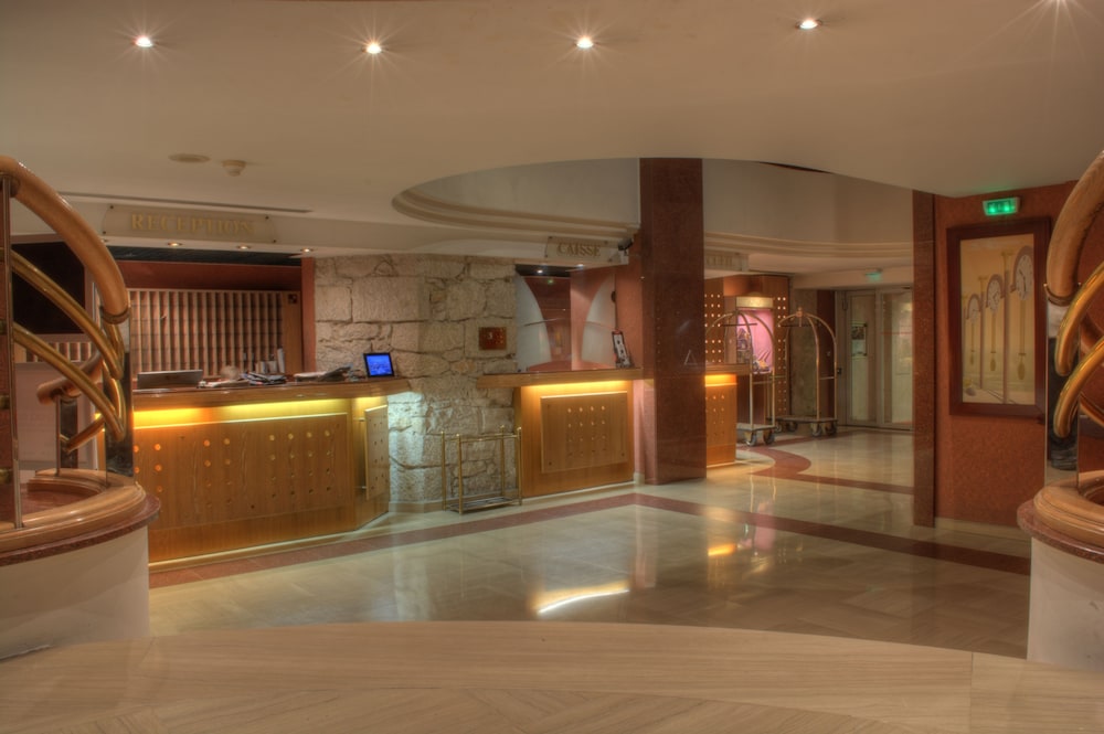 Hôtel Aston La Scala — Hotel building in Nice, Provence-Alpes-Cote d'Azur