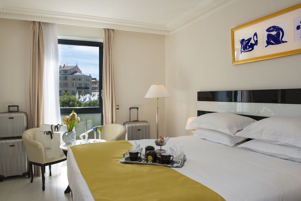 Hôtel Aston La Scala — Hotel rooms in Nice, Provence-Alpes-Cote d'Azur