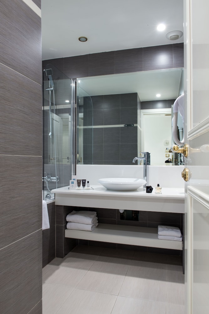 Hôtel Aston La Scala — Hotel rooms in Nice, Provence-Alpes-Cote d'Azur