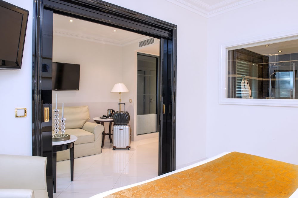 Hôtel Aston La Scala — Hotel rooms in Nice, Provence-Alpes-Cote d'Azur