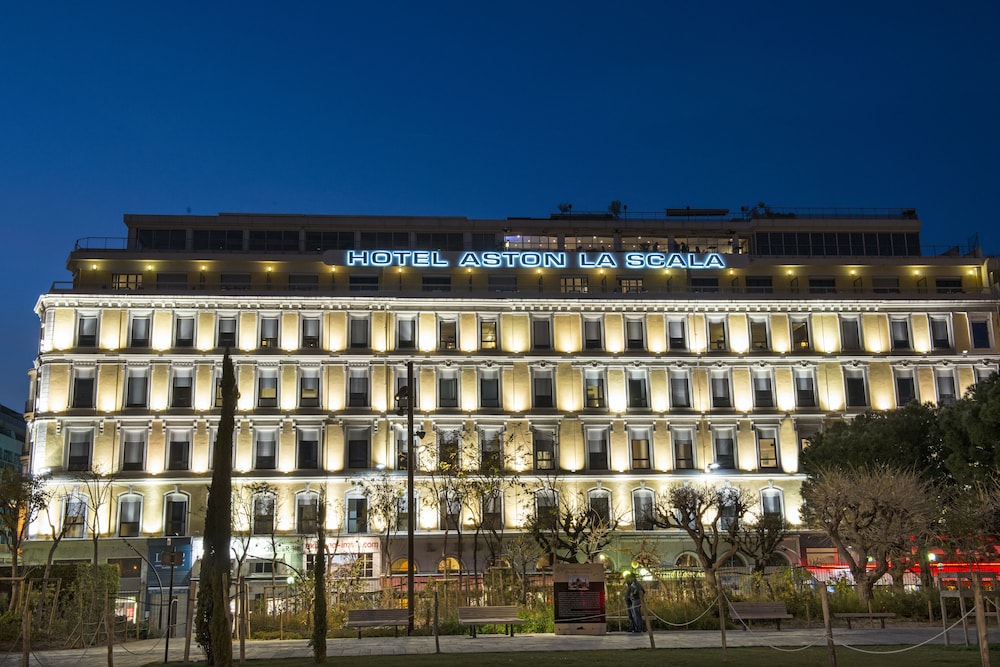 Hôtel Aston La Scala — Hotel building in Nice, Provence-Alpes-Cote d'Azur