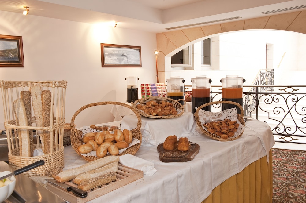 Hôtel Aston La Scala — Restaurant & bars in Nice, Provence-Alpes-Cote d'Azur