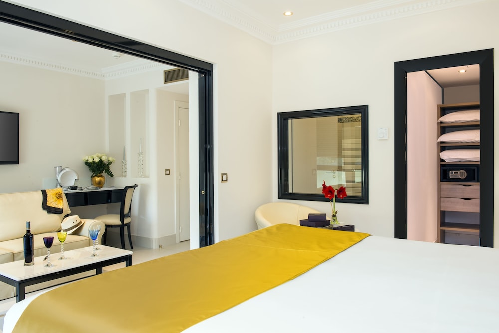 Hôtel Aston La Scala — Hotel rooms in Nice, Provence-Alpes-Cote d'Azur