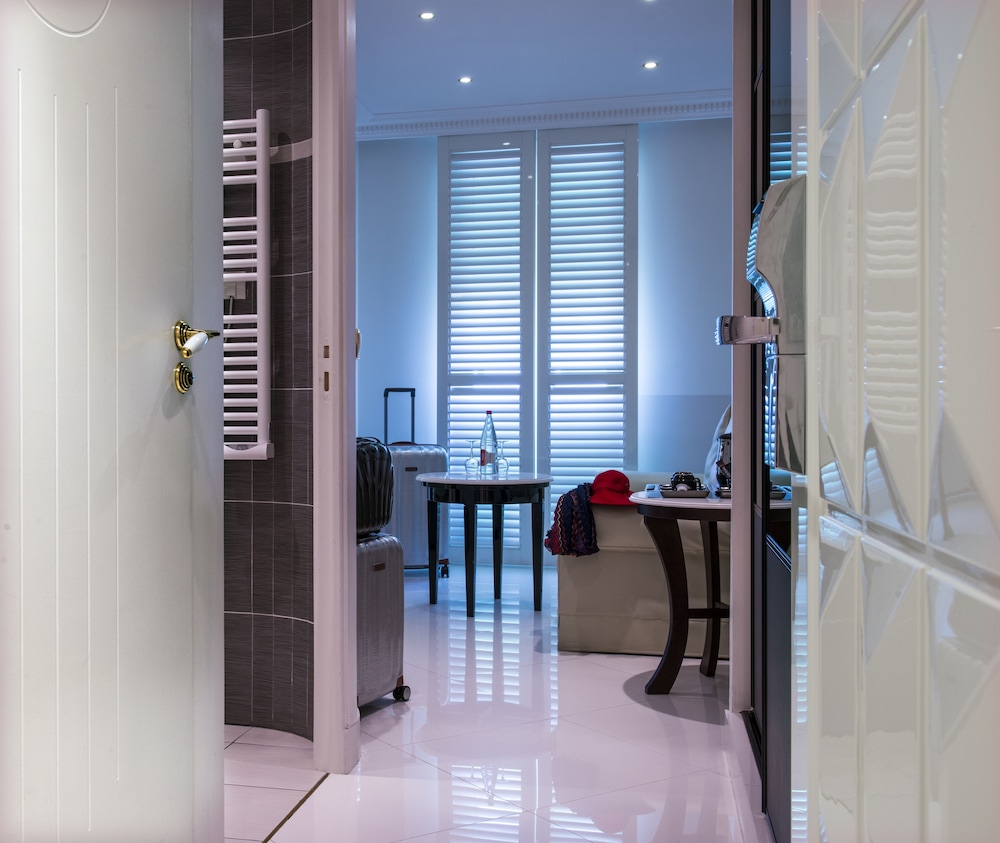 Hôtel Aston La Scala — Hotel rooms in Nice, Provence-Alpes-Cote d'Azur