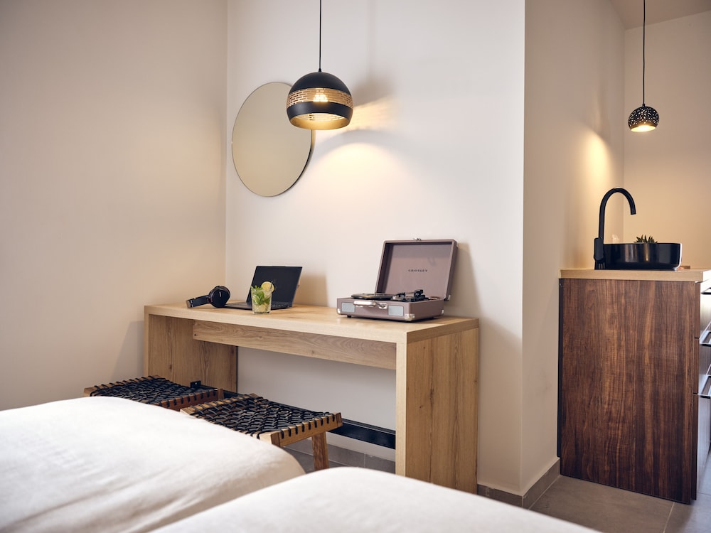 Cactus Hotel — Hotel rooms in Laganas, Ionian Islands