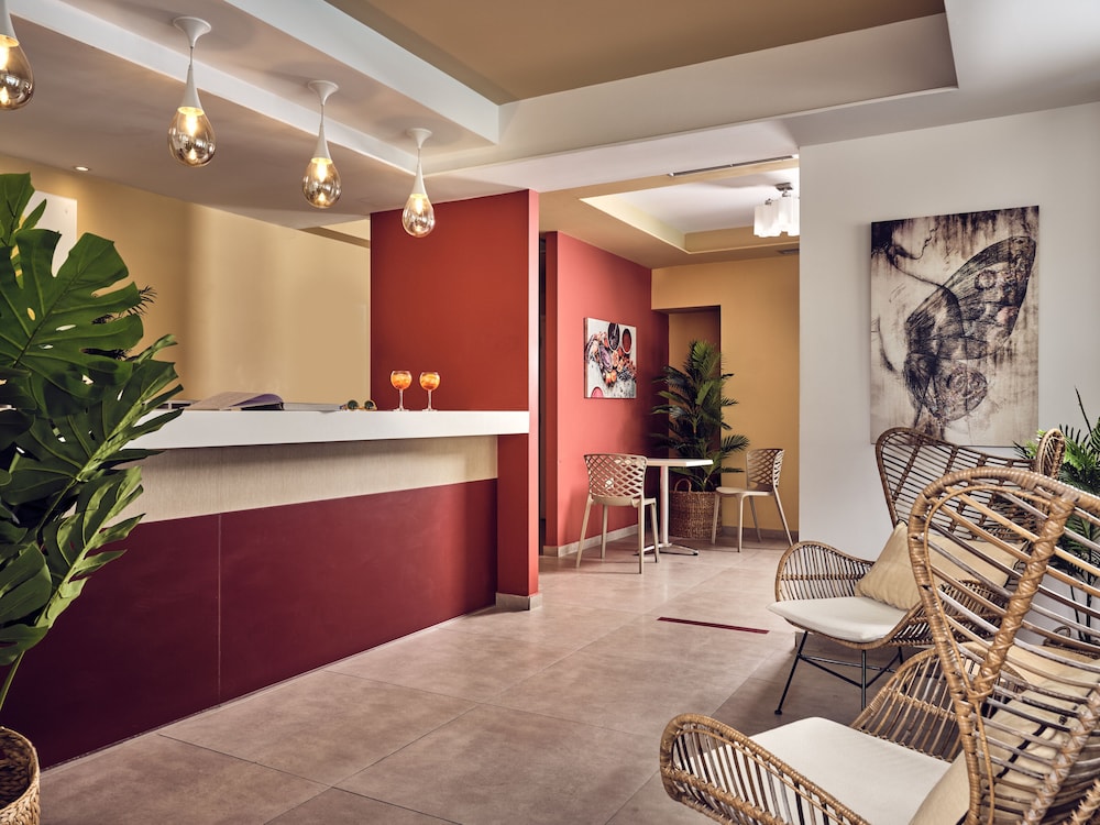 Cactus Hotel — Hotel building in Laganas, Ionian Islands
