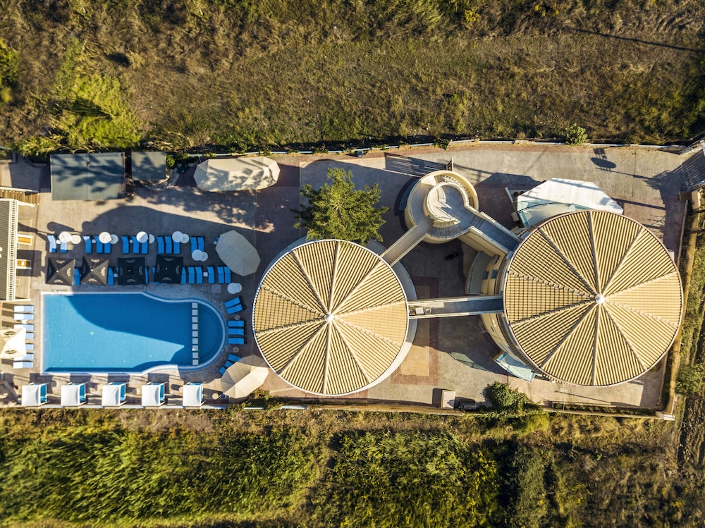 Island Beach Resort - Adults Only — Swimming pool in Lefkimmi (Corfu), Ionian Islands