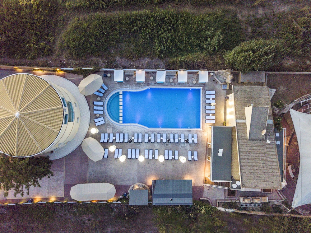 Island Beach Resort - Adults Only — Swimming pool in Lefkimmi (Corfu), Ionian Islands