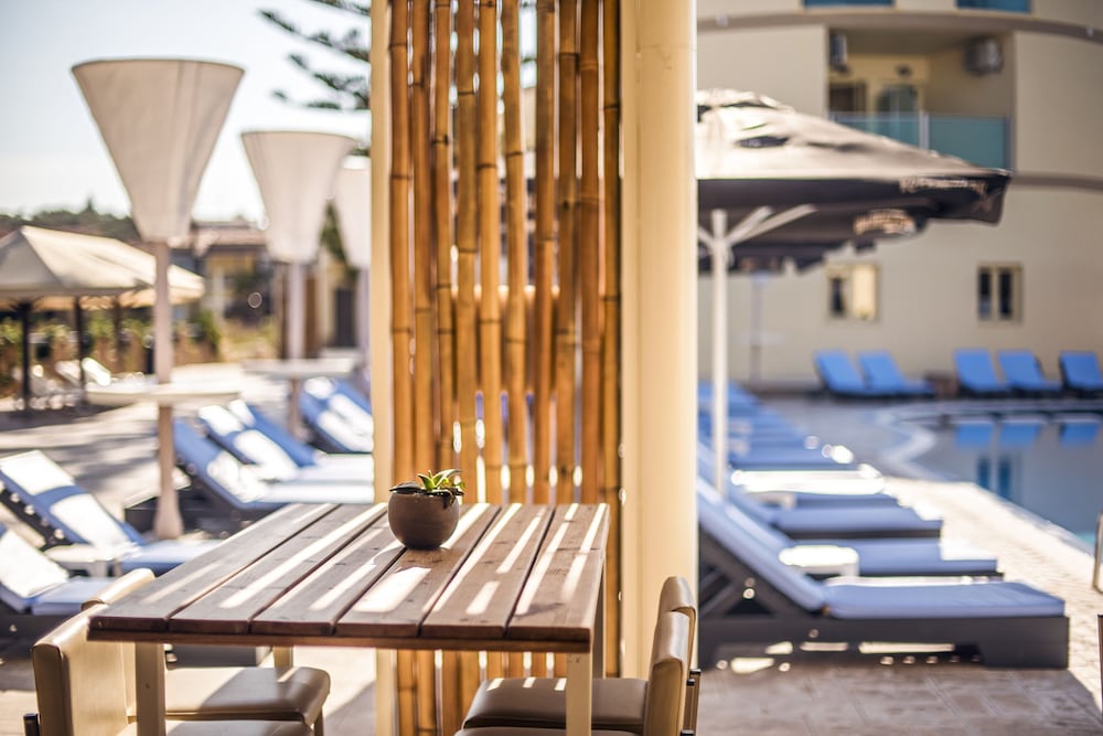 Island Beach Resort - Adults Only — Swimming pool in Lefkimmi (Corfu), Ionian Islands