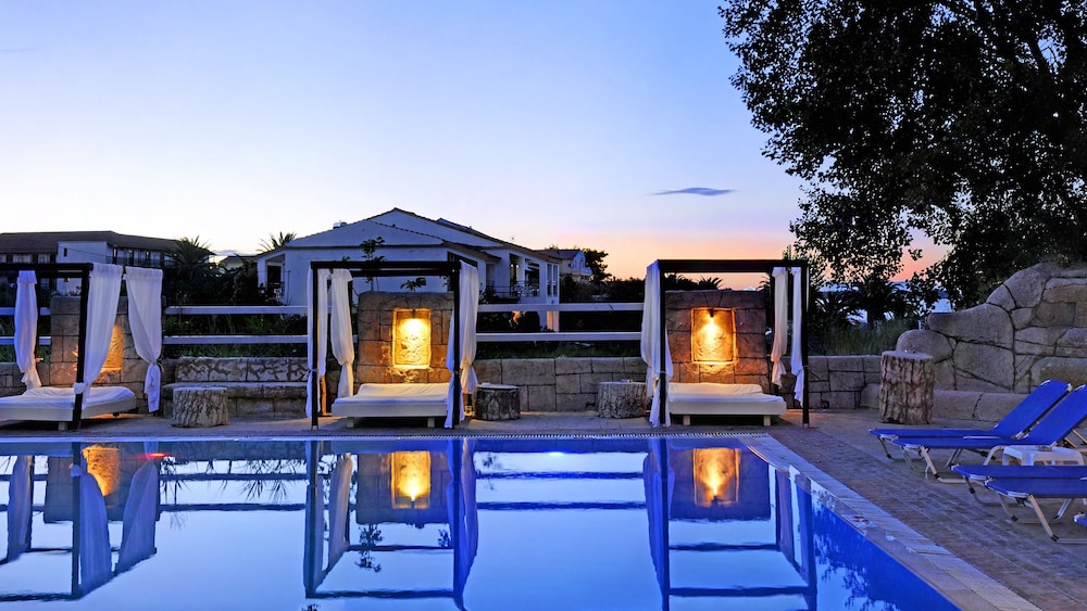 Island Beach Resort - Adults Only — Swimming pool in Lefkimmi (Corfu), Ionian Islands