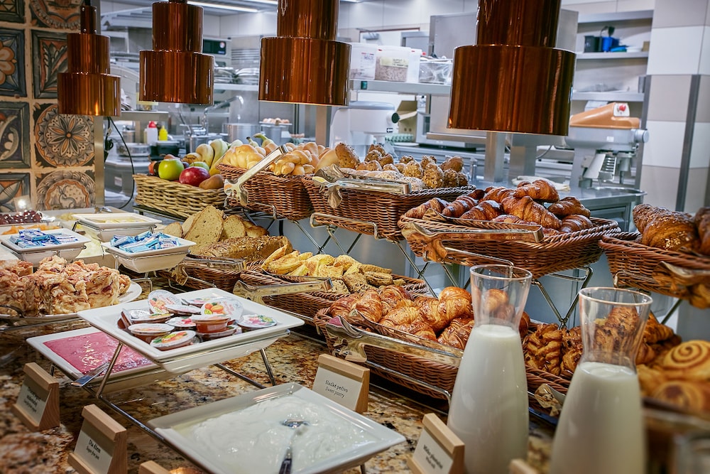 Cosmopolitan Hotel Prague — Restaurant & bars in Prague, Prague