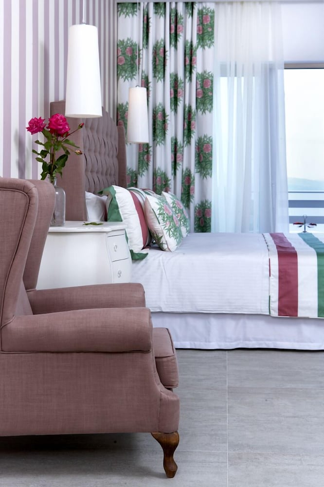 Thalassa Boutique Hotel - Adults Only — Hotel rooms in Lassi, Ionian Islands