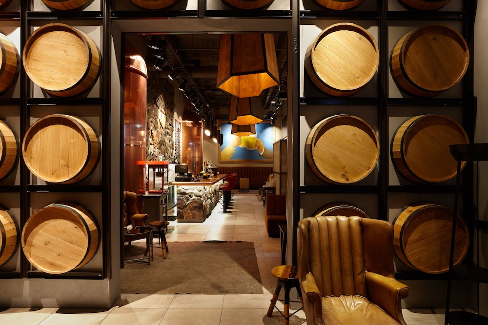 Fosshotel Reykjavik — Restaurant & bars in Reykjavik, Capital Region