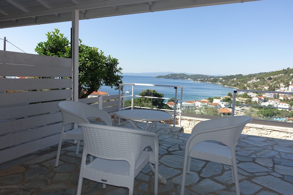 Hotel Rene — Hotel rooms in Skiathos, Thessaly
