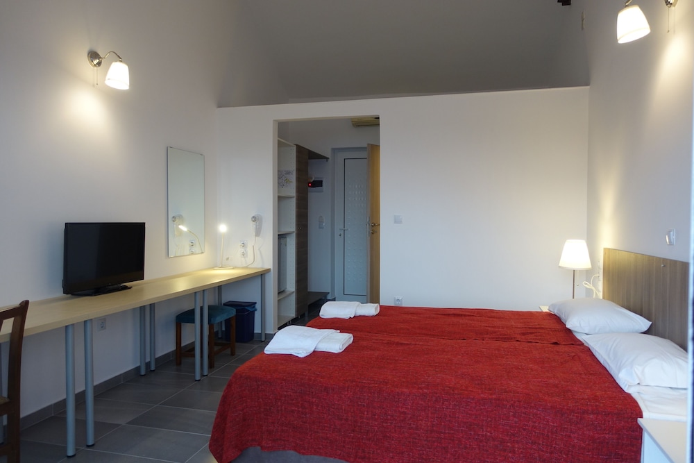 Hotel Rene — Hotel rooms in Skiathos, Thessaly