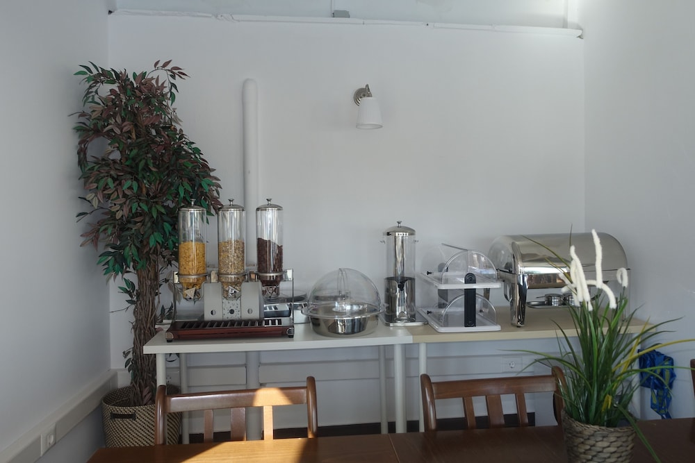Hotel Rene — Restaurant & bars in Skiathos, Thessaly