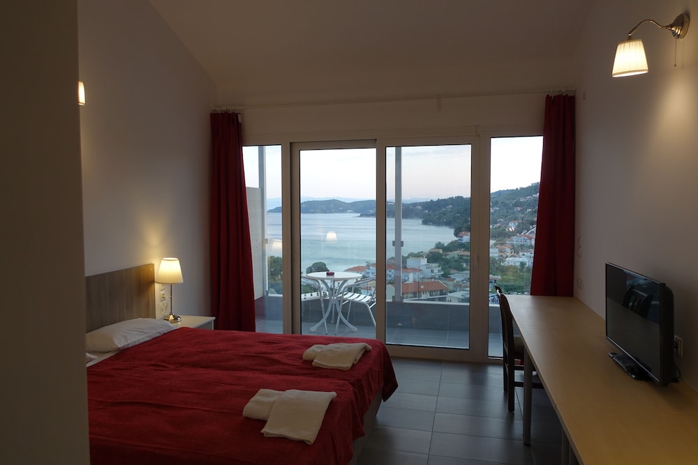 Hotel Rene — Hotel rooms in Skiathos, Thessaly
