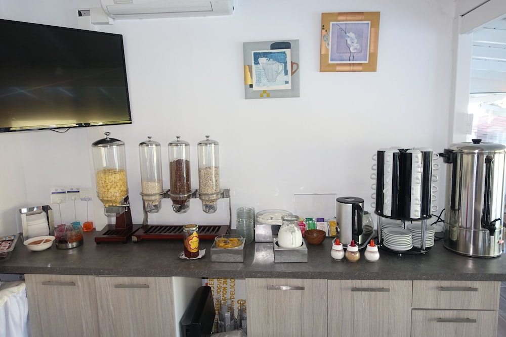 Hotel Rene — Restaurant & bars in Skiathos, Thessaly