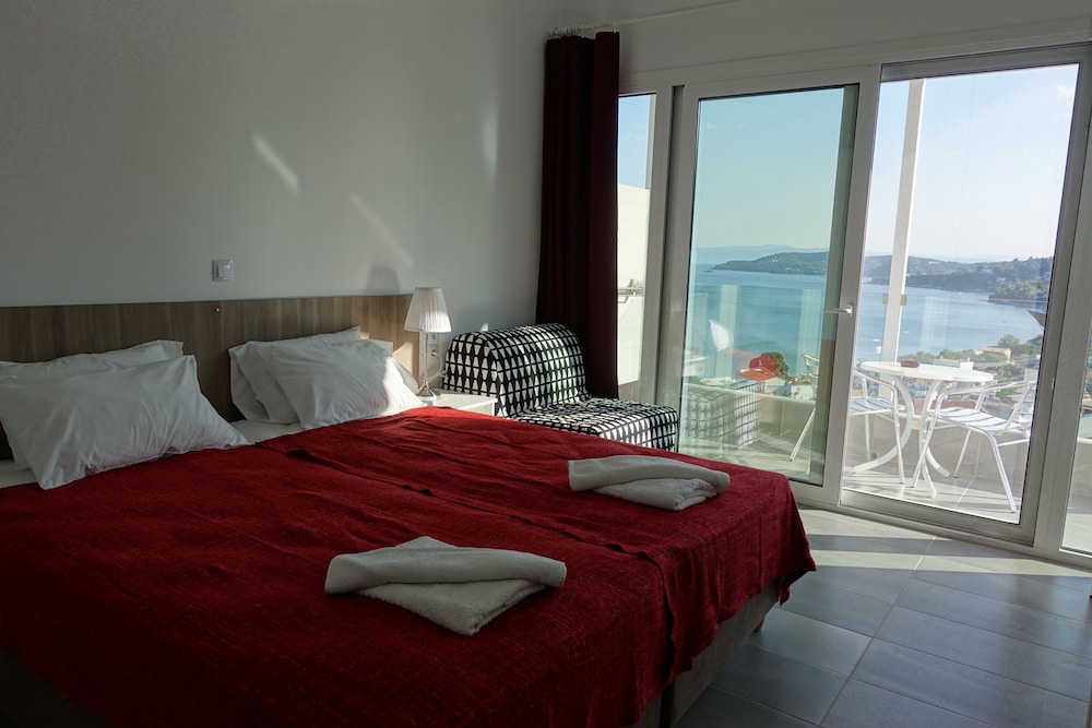 Hotel Rene — Hotel rooms in Skiathos, Thessaly