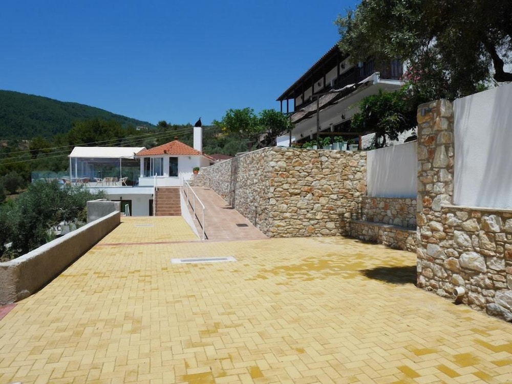 Hotel Rene — Hotel building in Skiathos, Thessaly