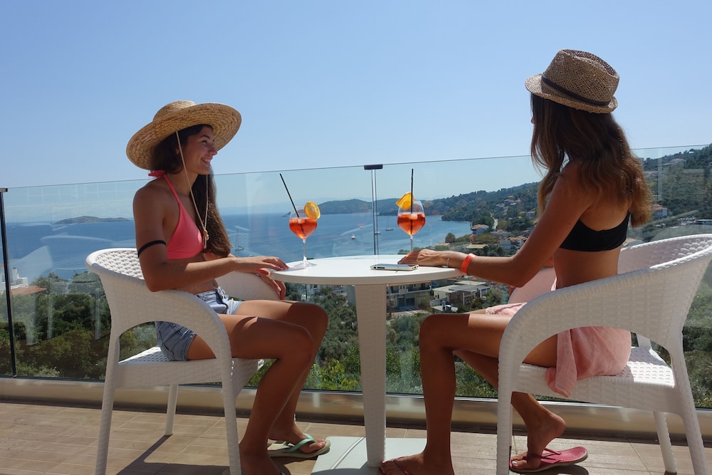 Hotel Rene — Restaurant & bars in Skiathos, Thessaly