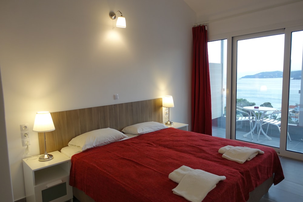 Hotel Rene — Hotel rooms in Skiathos, Thessaly
