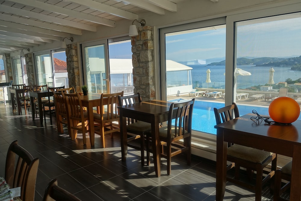 Hotel Rene — Restaurant & bars in Skiathos, Thessaly