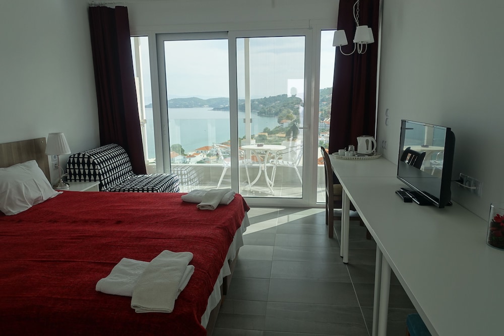 Hotel Rene — Hotel rooms in Skiathos, Thessaly
