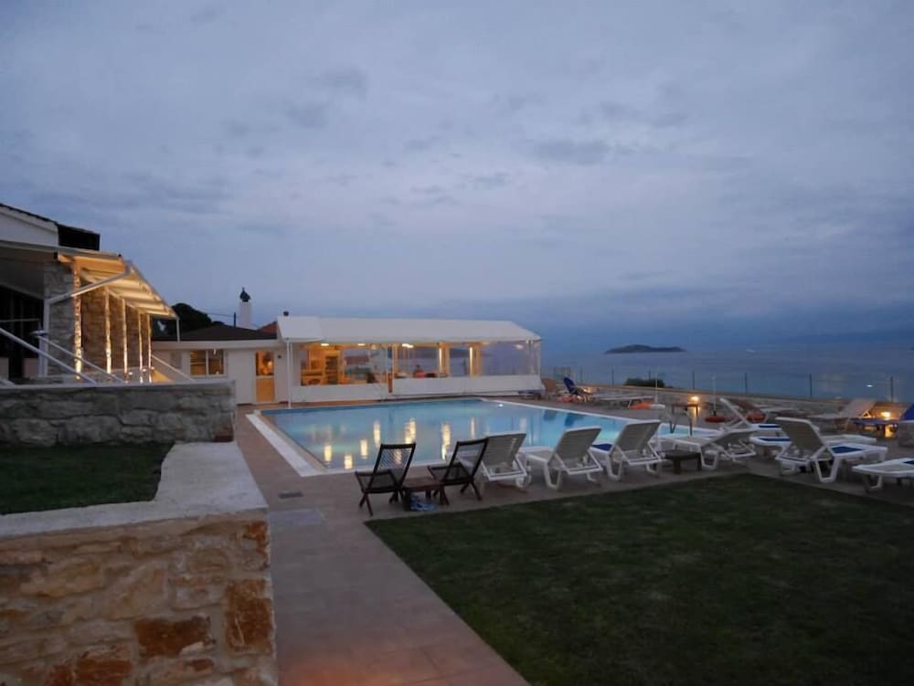 Hotel Rene — Swimming pool in Skiathos, Thessaly