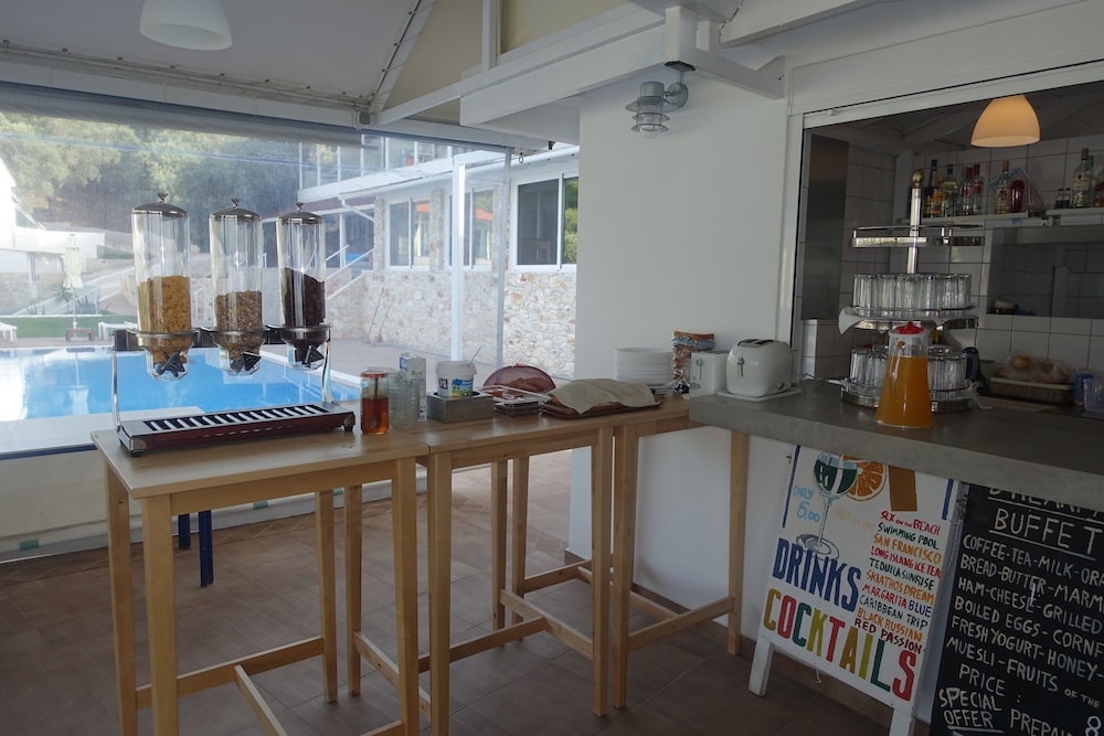 Hotel Rene — Restaurant & bars in Skiathos, Thessaly