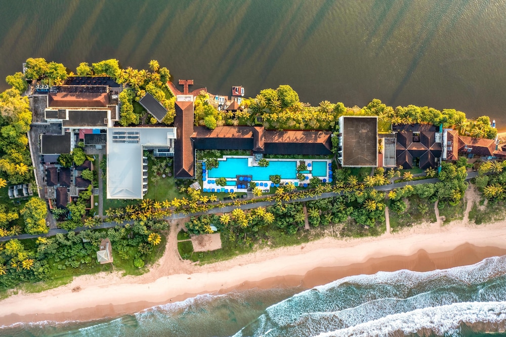 Pullman Bentota Resort and Spa — Beach in Bentota