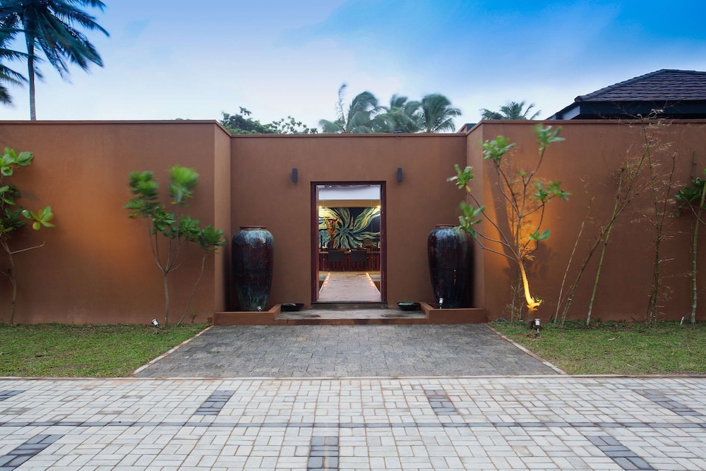 Pullman Bentota Resort and Spa — Restaurant & bars in Bentota